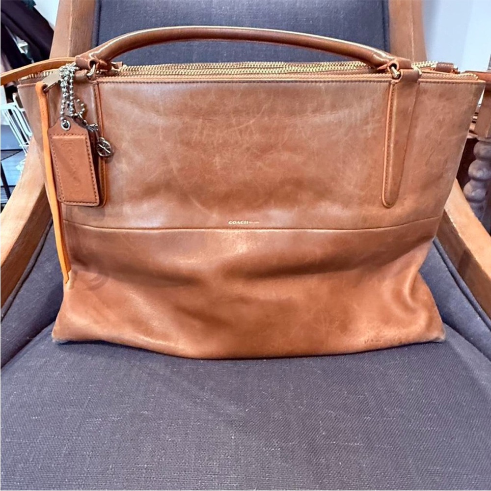 Vintage Tan leather Coach borough bag with coach keychain. Clean inside